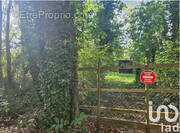 Photo 1 - Terrain à LAROCHE-SAINT-CYDROINE