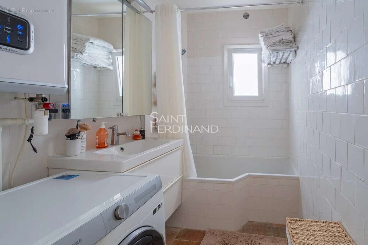 Appartement à PARIS-8E