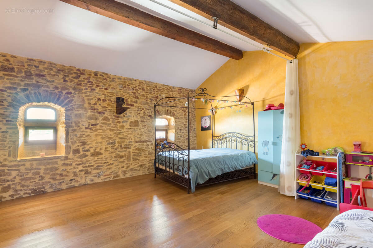 Maison à VILLE-SUR-JARNIOUX