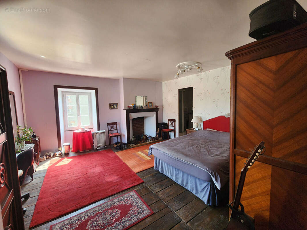 Maison Saint Martial Sur Isop 5 pièce(s) -quatre chambres avec grange, garage/dépendances et jardin - photo 10