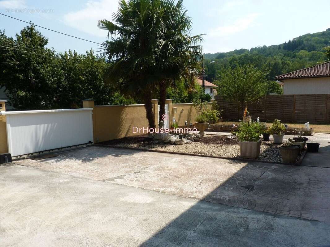 Maison 162 m² à Saint-Paul-De-Jarrat  - photo 2