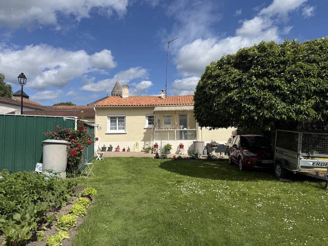 Maison à SAINTES