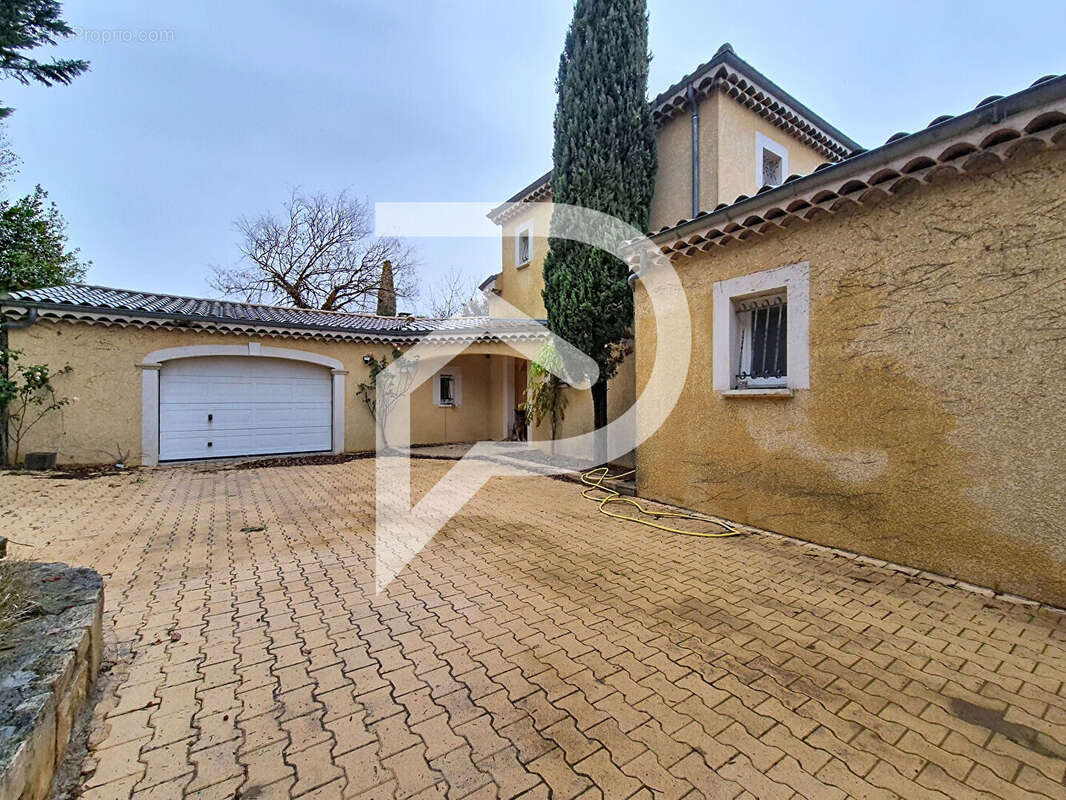 Maison à MONTELIMAR