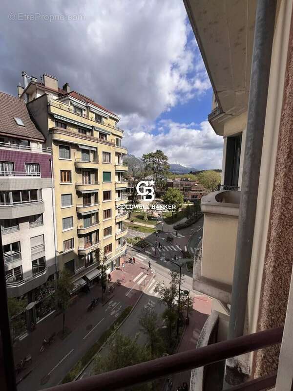 Appartement T2 à vendre à Annecy 74000 centre proche lac avec cachet et fort potentiel - photo 9