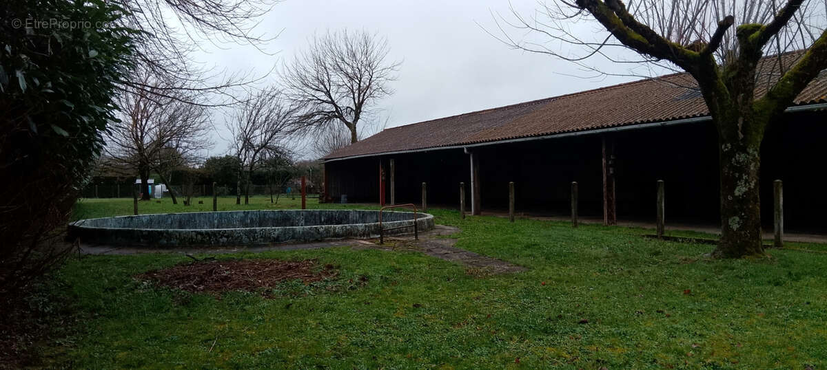 Maison à SAINT-MEDARD-DE-GUIZIERES