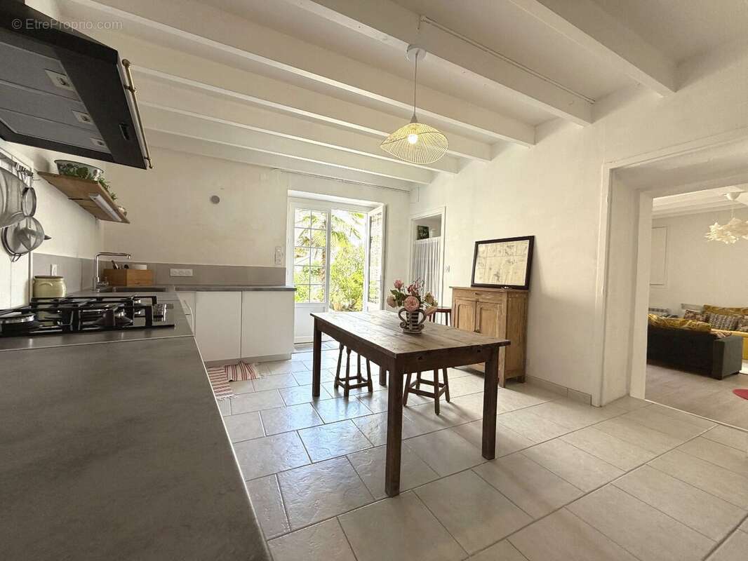 Maison à MORTAGNE-SUR-GIRONDE