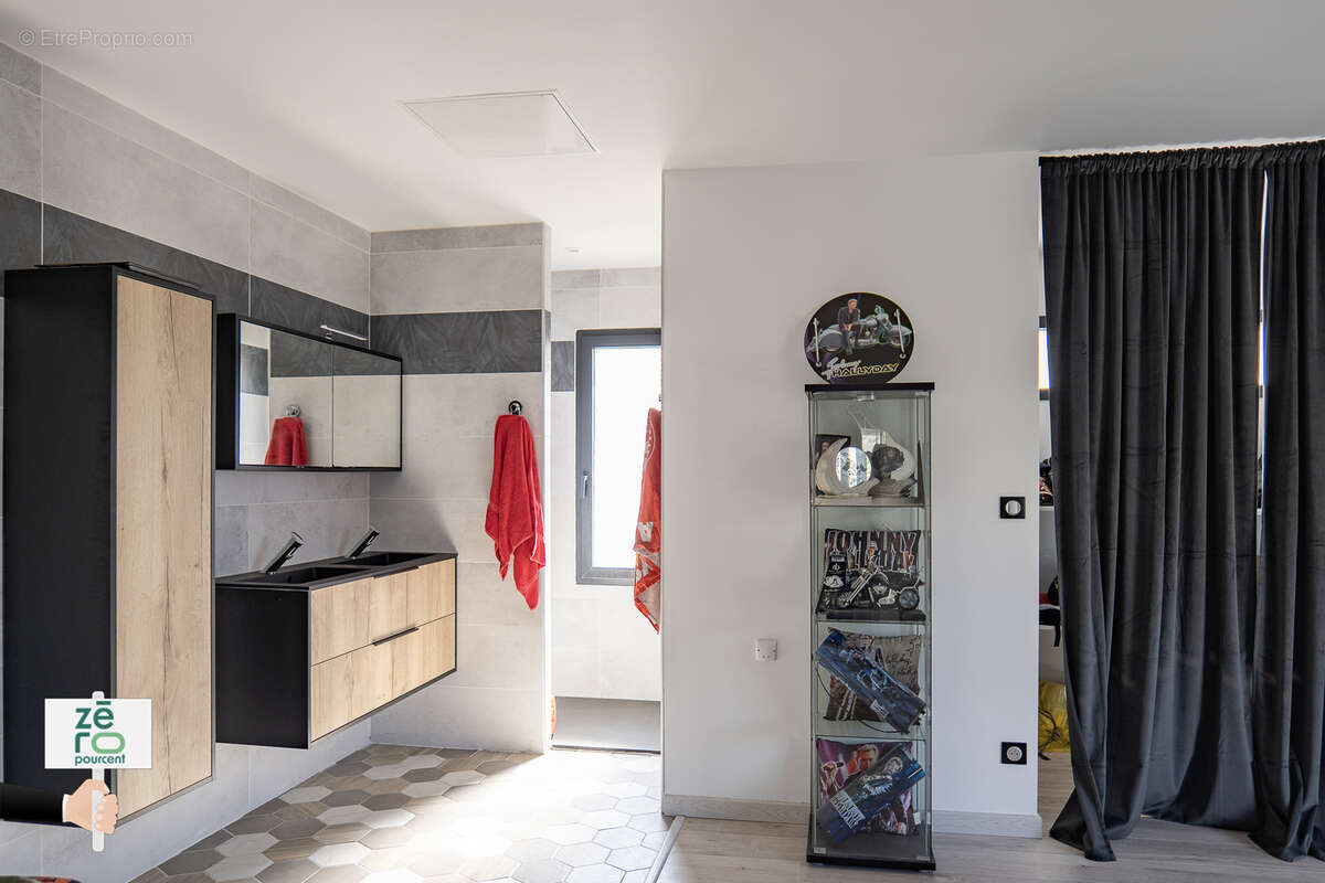 Maison à CHAMPAGNE-LES-MARAIS