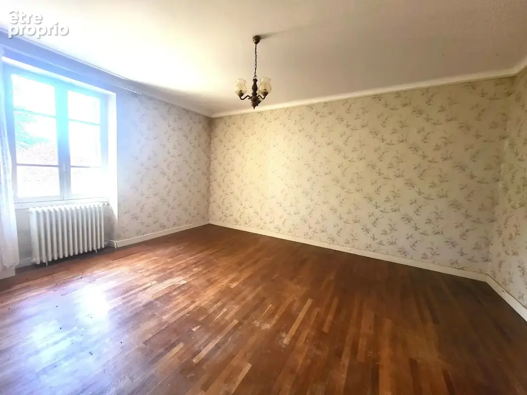 Ensemble immobilier de caractère avec dépendances, jardin arboré et beau potentiel - photo 9