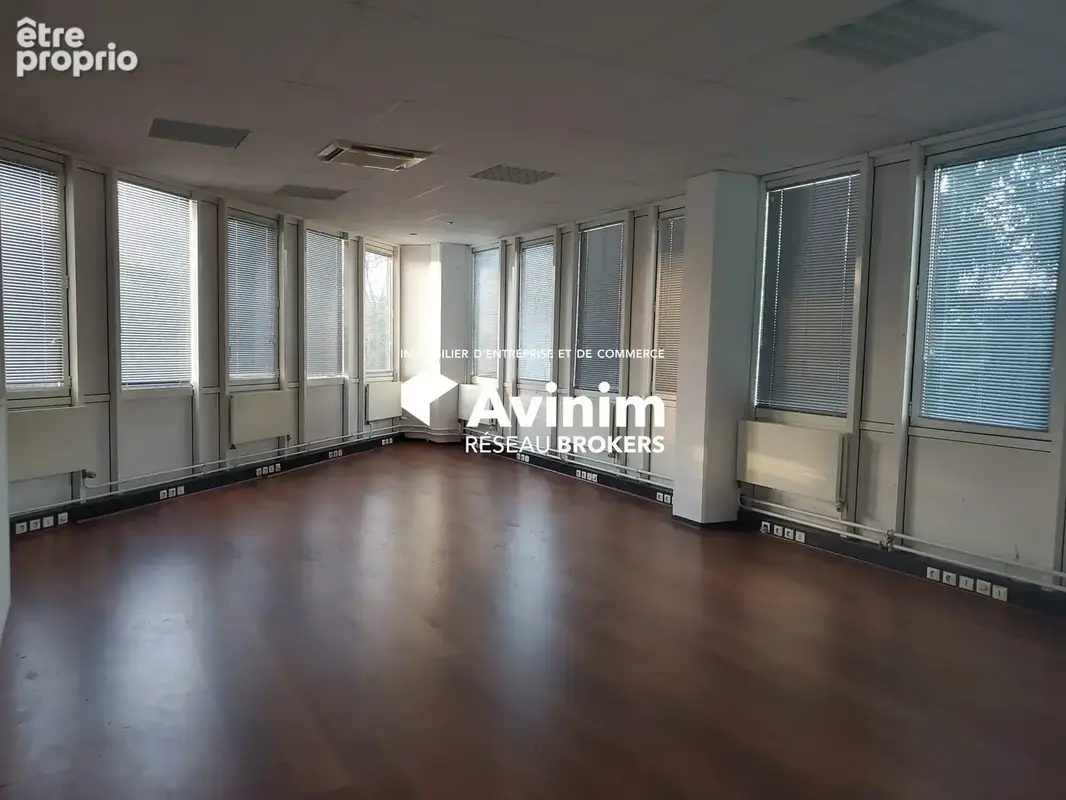 Commerce 737 m² à vendre à Archamps (74160) - photo 5