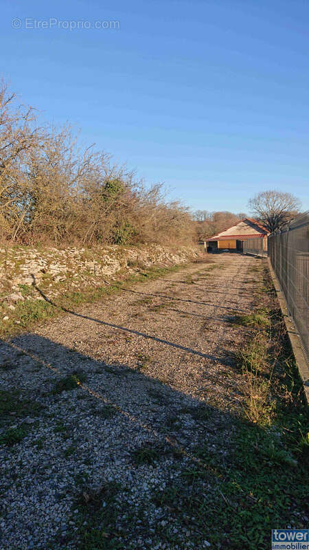 Terrain à VILLENEUVE