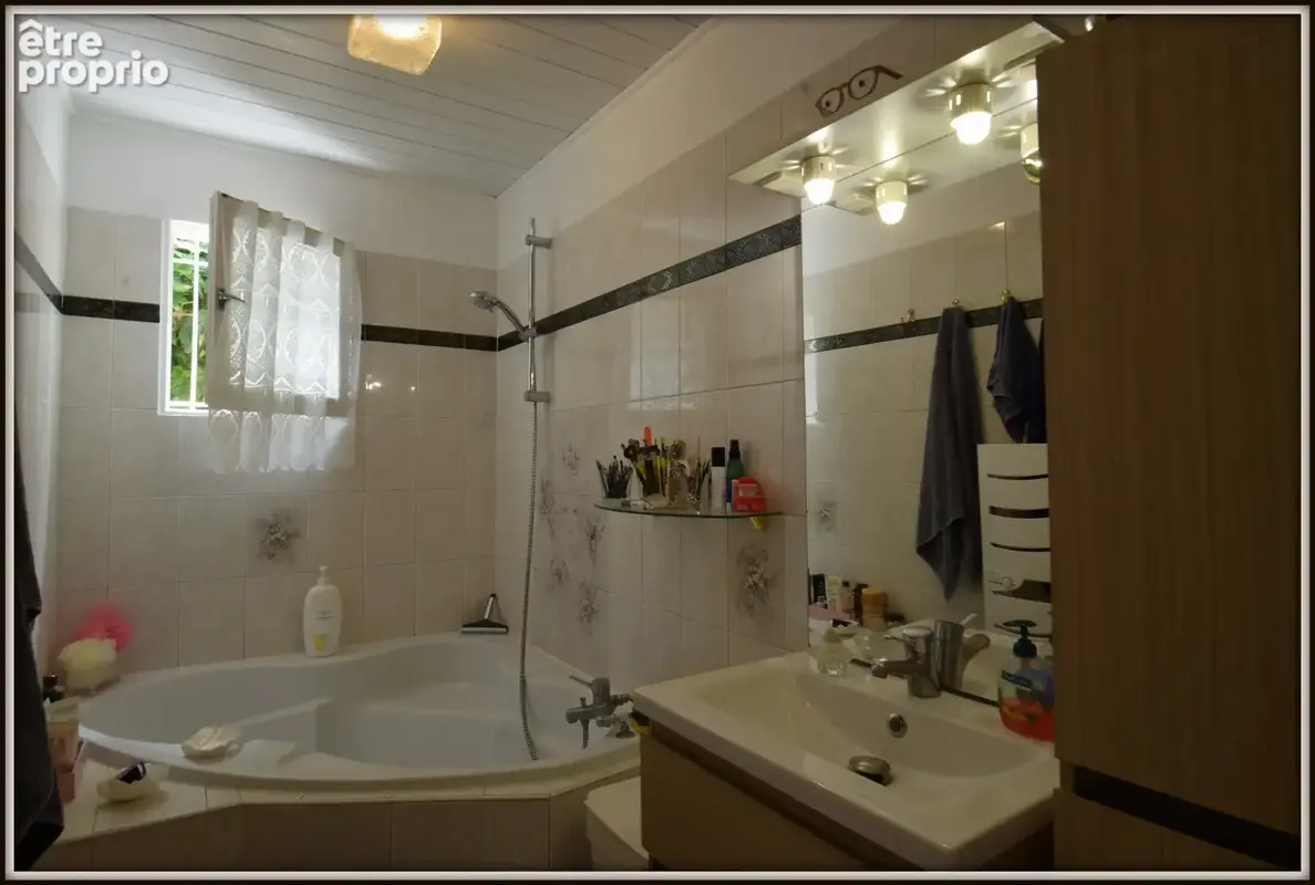CARCASSONNE proche centre ville. Maison T6 Plain pied sur terrain de 508 m² avec grand garage et piscine - photo 9