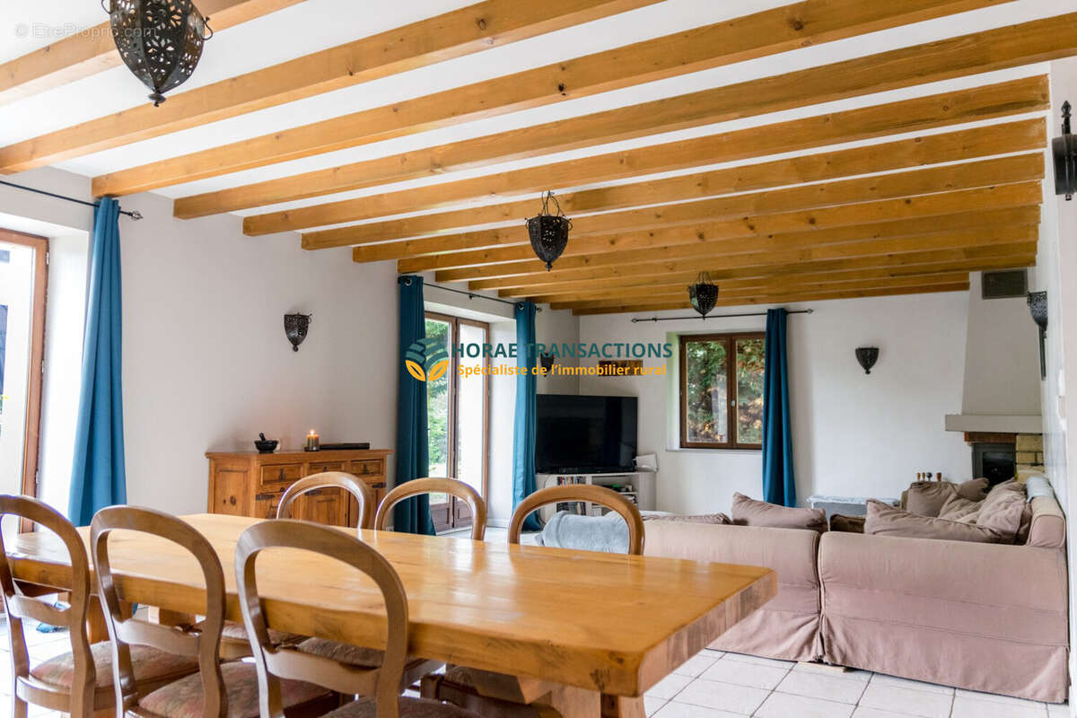 Maison à VELLEXON-QUEUTREY-ET-VAUDEY