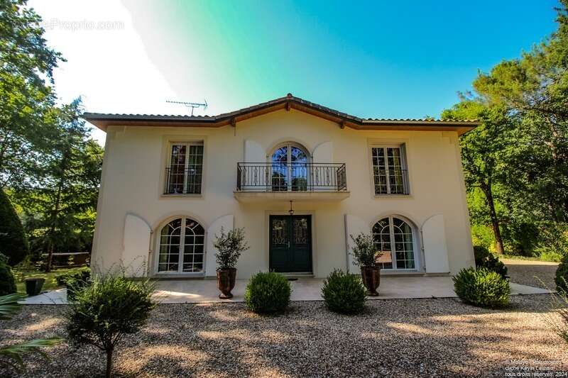 Une maison de Maître contemporaine à Candresse avec dépendances et son jardin de 2500m2 arboré - photo 31