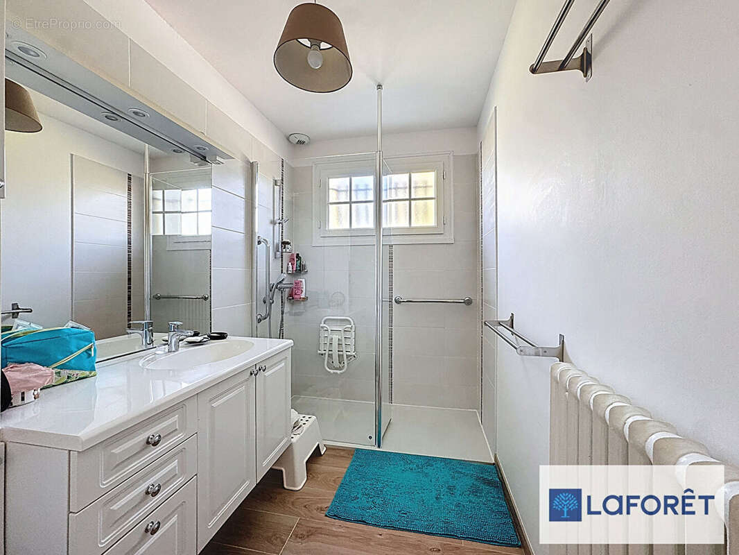 Maison à LES MESNULS