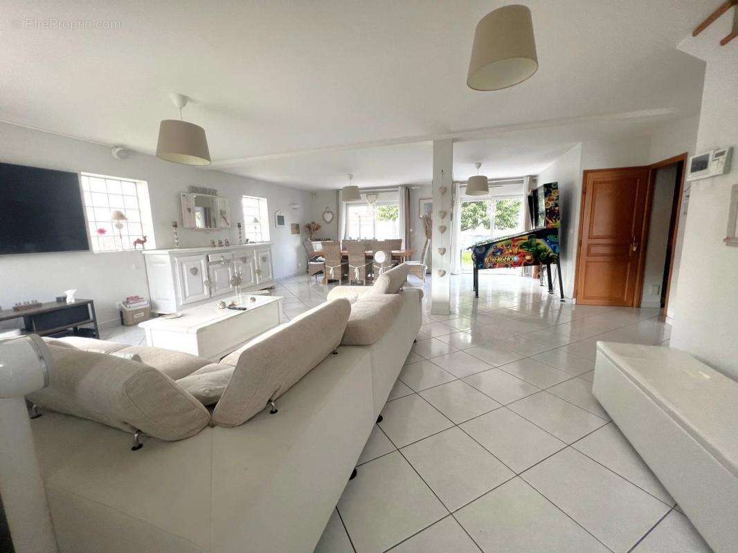 Maison à LES CLAYES-SOUS-BOIS