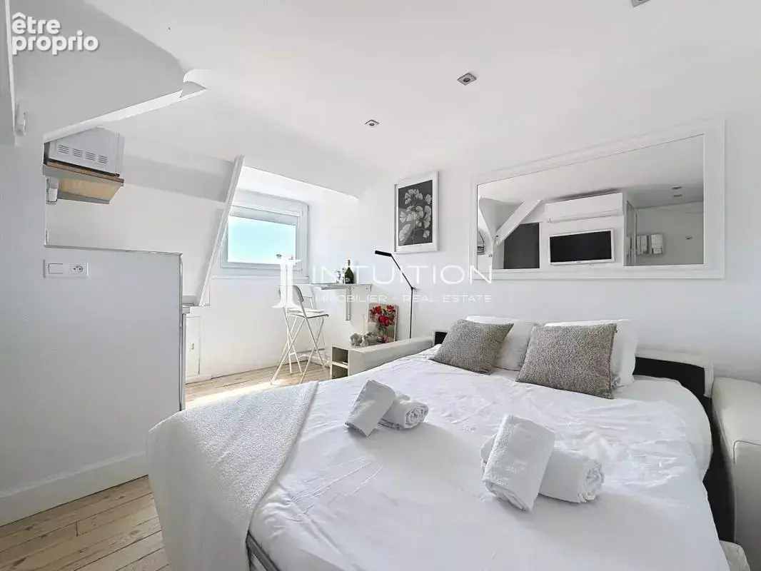 Cannes - Banane : studio meublé au dernier étage d'un immeuble art déco - photo 2