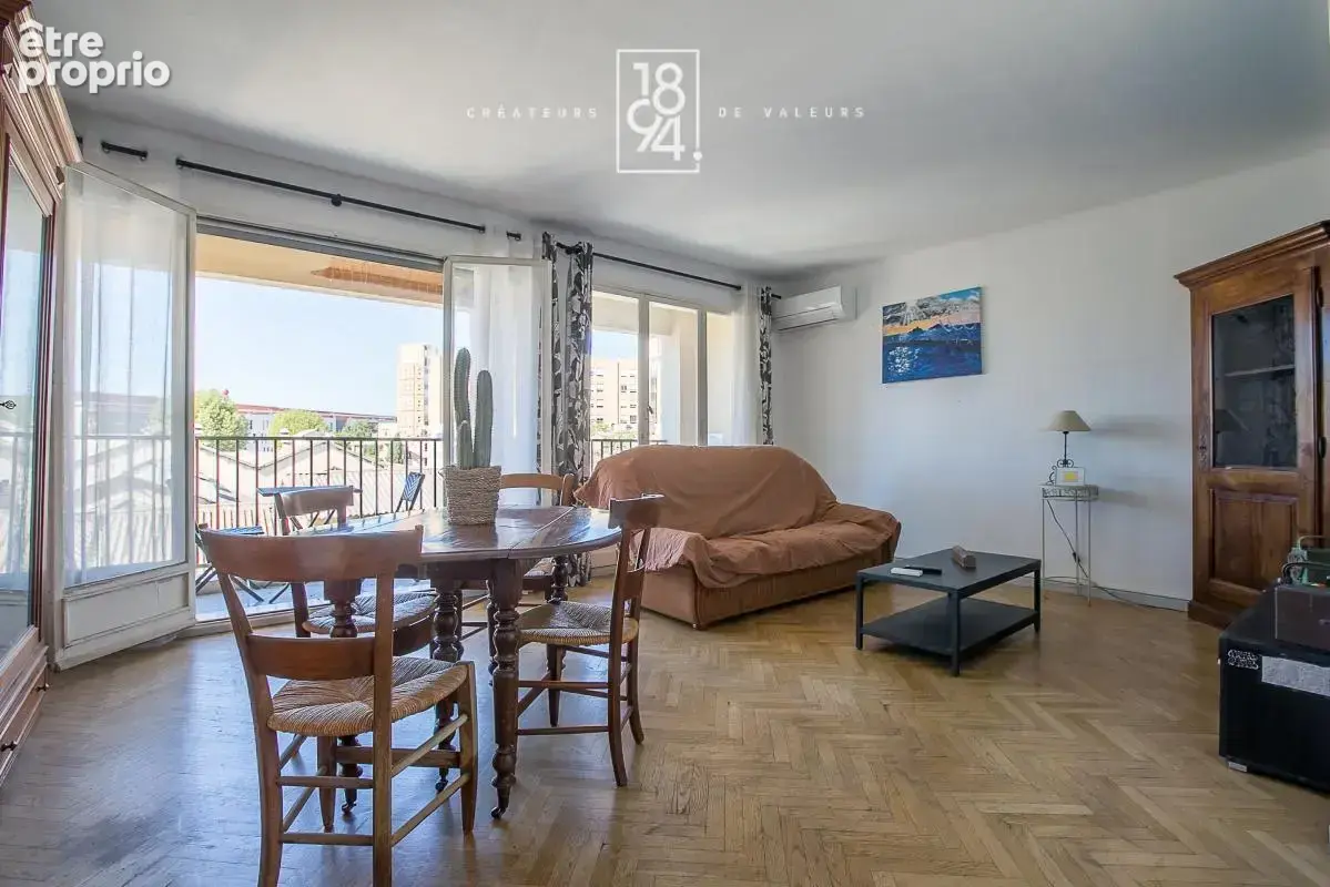Marseille 6ᵉ – baille – t2/3 traversant avec terrasse, balcon, ascenseur et cave - photo 4