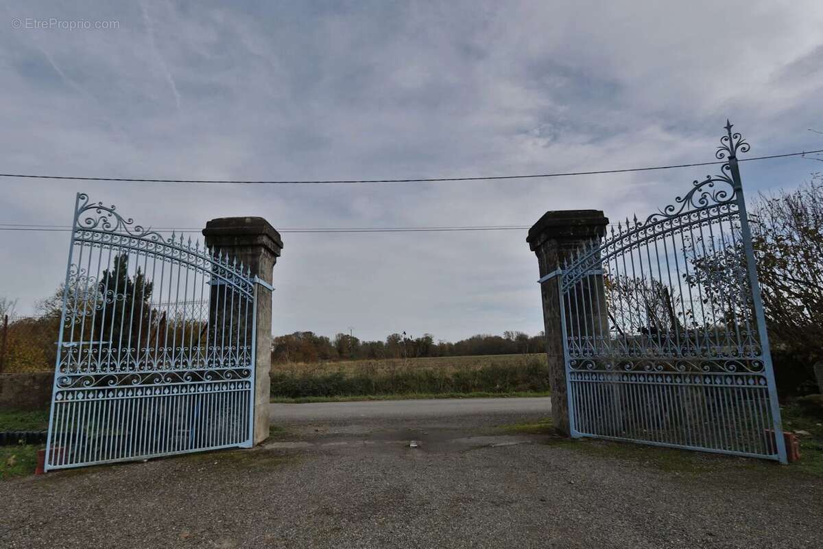 Maison à CASTELNAU-RIVIERE-BASSE