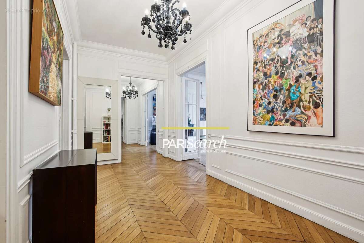 Appartement à PARIS-16E