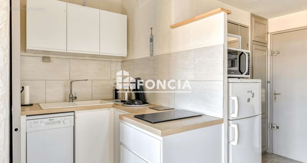 Superbe T2 Duplex rénové avec vue panoramique, piscine et parking privatif - photo 6