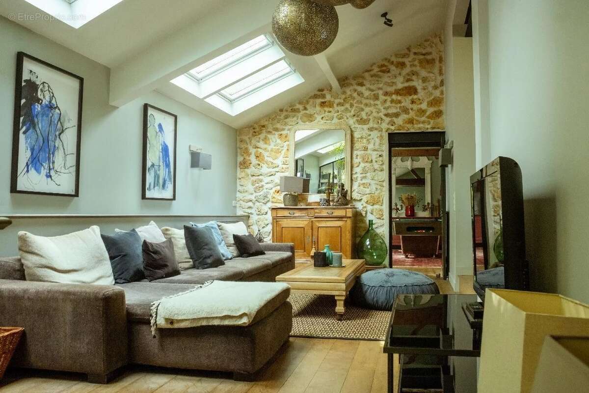Maison à FEROLLES-ATTILLY
