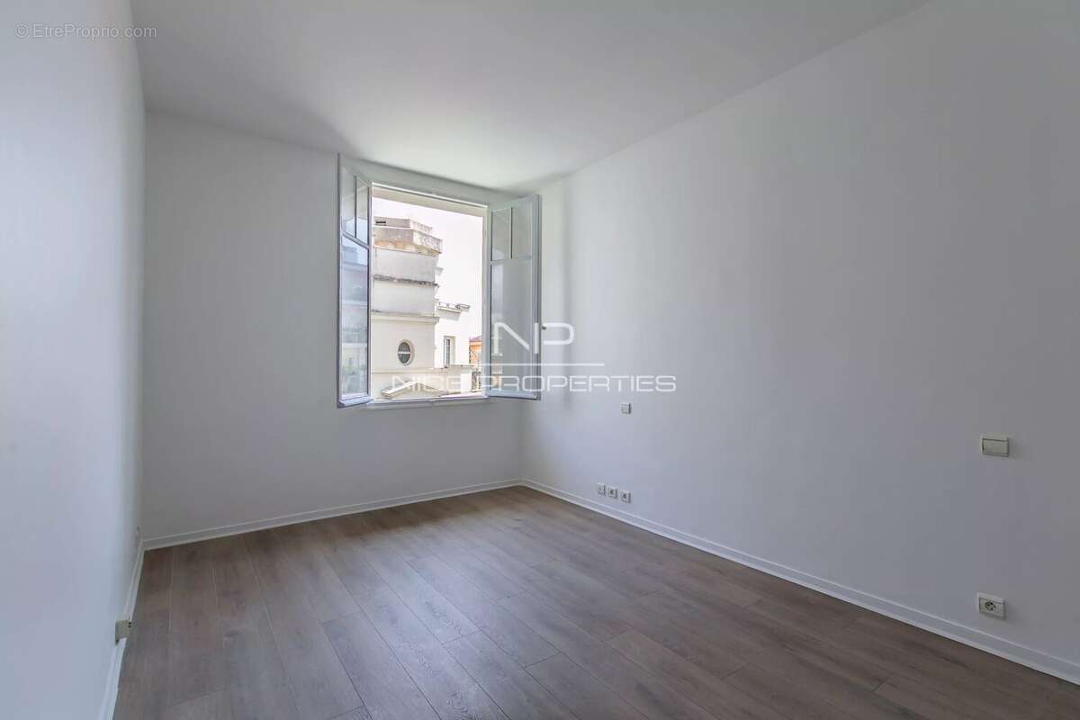 Nice carré d'or, 2 pièces dans une résidence élégante, étage élevé, plein sud - photo 8