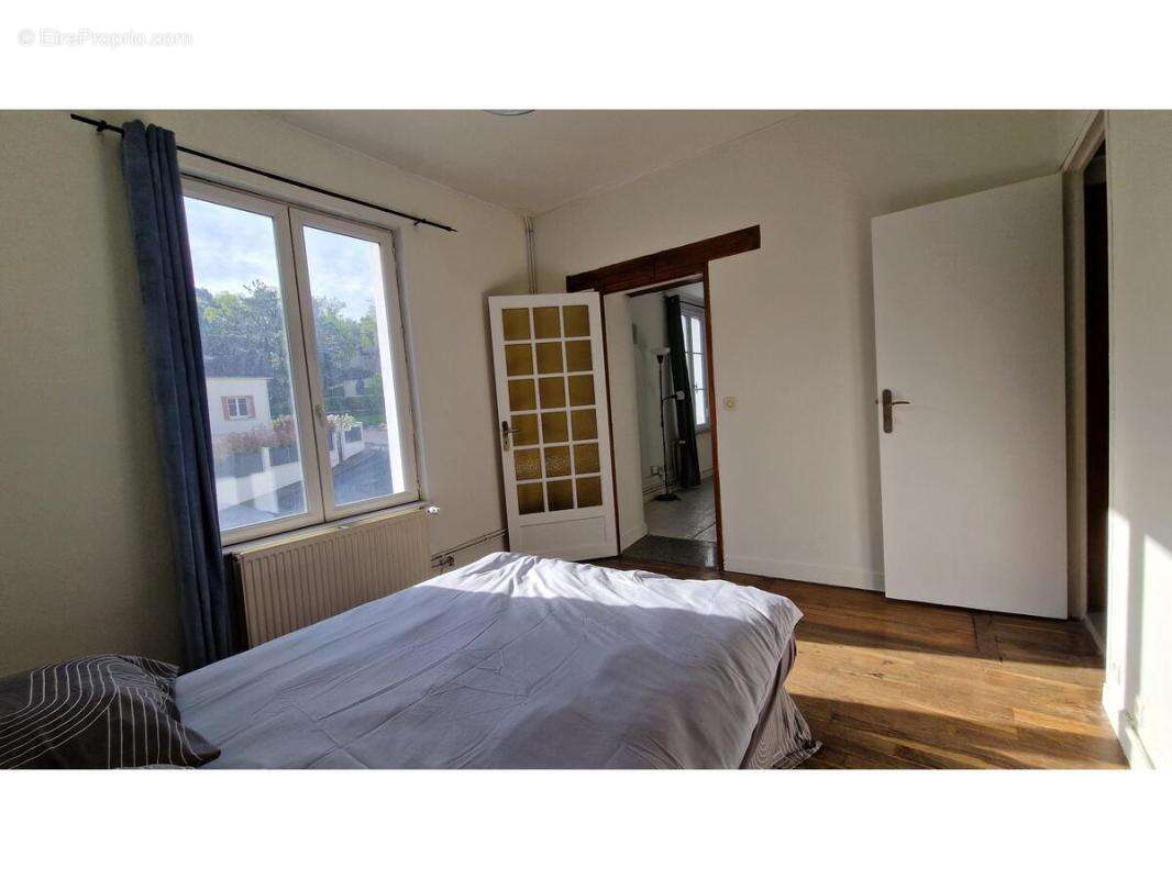 Appartement à FLEURINES