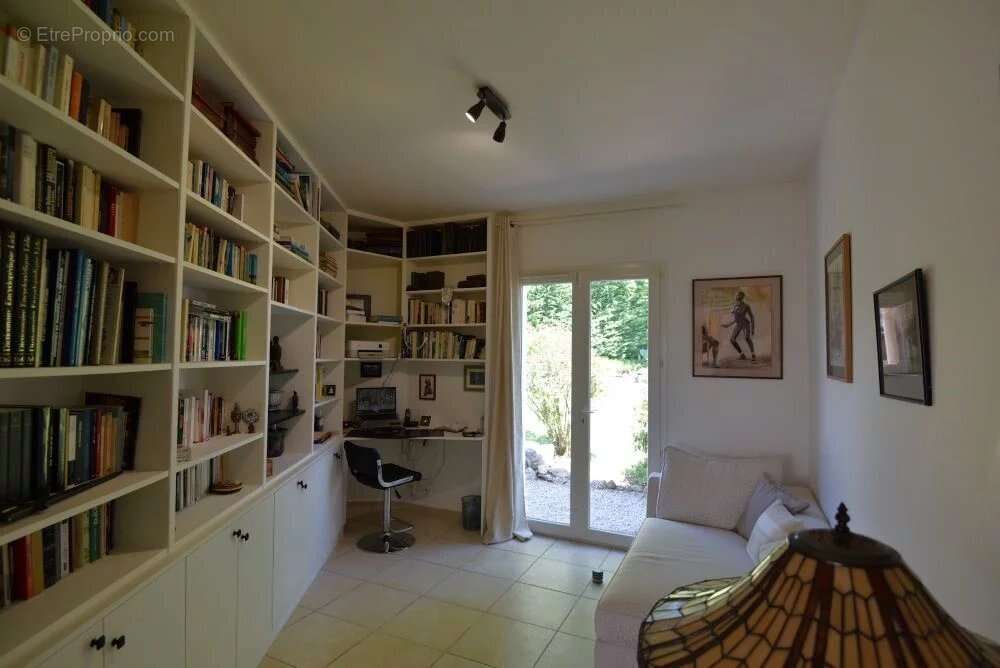 Maison à BAGNOLS-EN-FORET