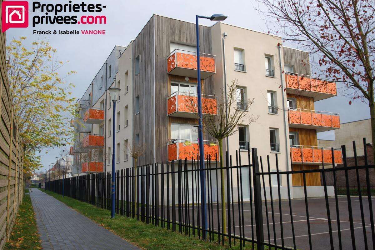 DERNIER ETAGE BEAU T2 AU CALME - 38m² - grand balcon - place de parking - photo 3
