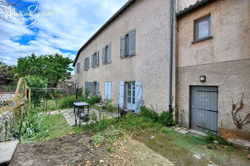 Appartement à THURINS