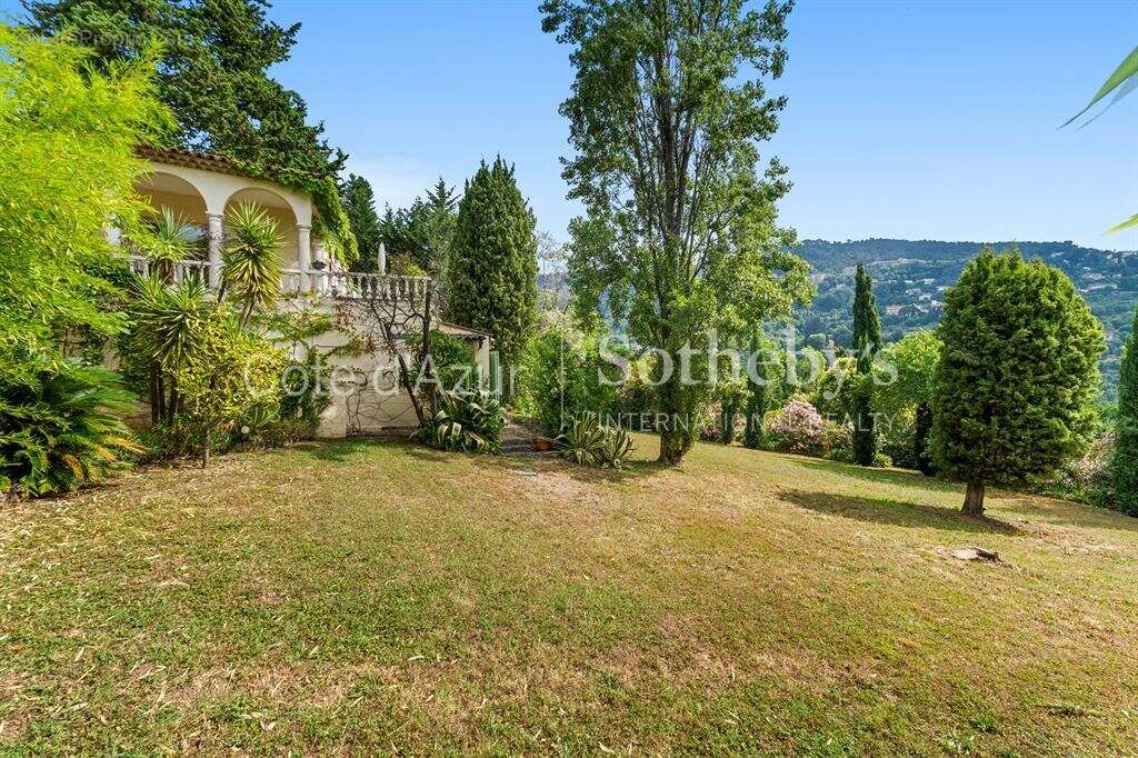 Villa florentine de plain-pied avec maison d’invités et piscine à Grasse Saint-François - photo 6