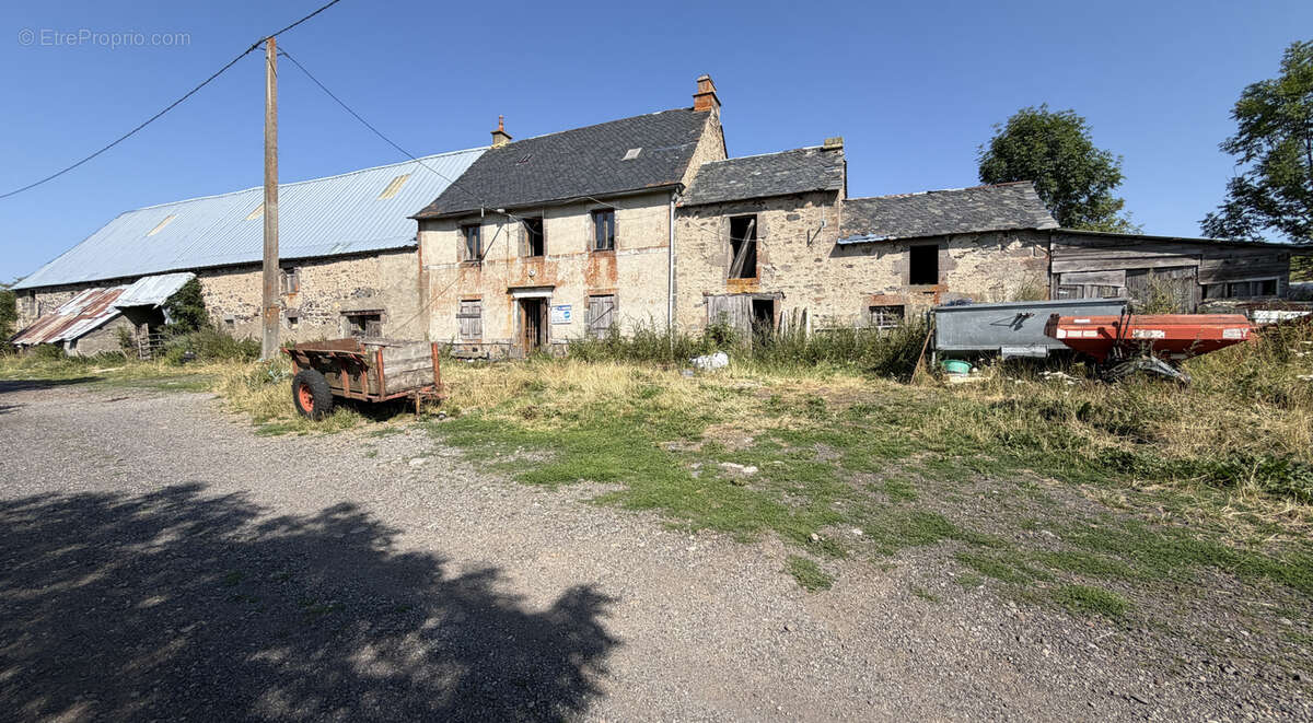 En exclusivité   Picherande, maison à rénover avec grange, écurie et vue sur le lac Chauvet - photo 3