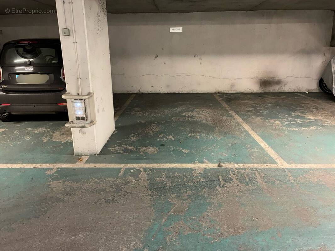 Parking à PARIS-10E