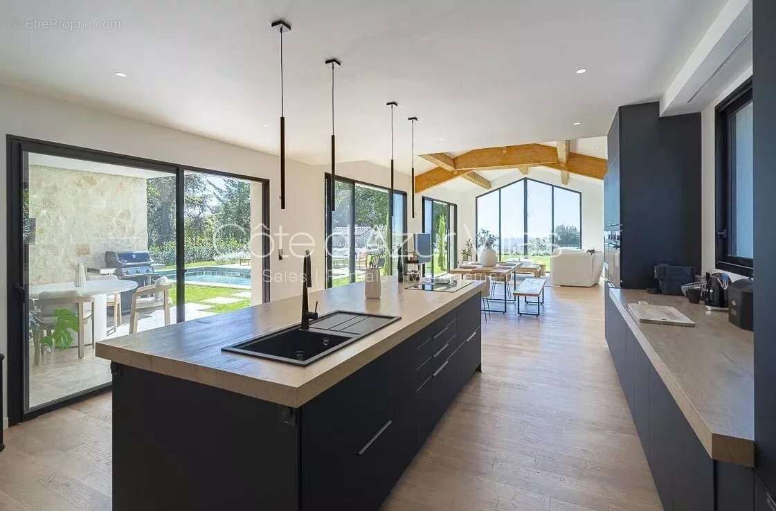 Maison à TOURRETTES-SUR-LOUP