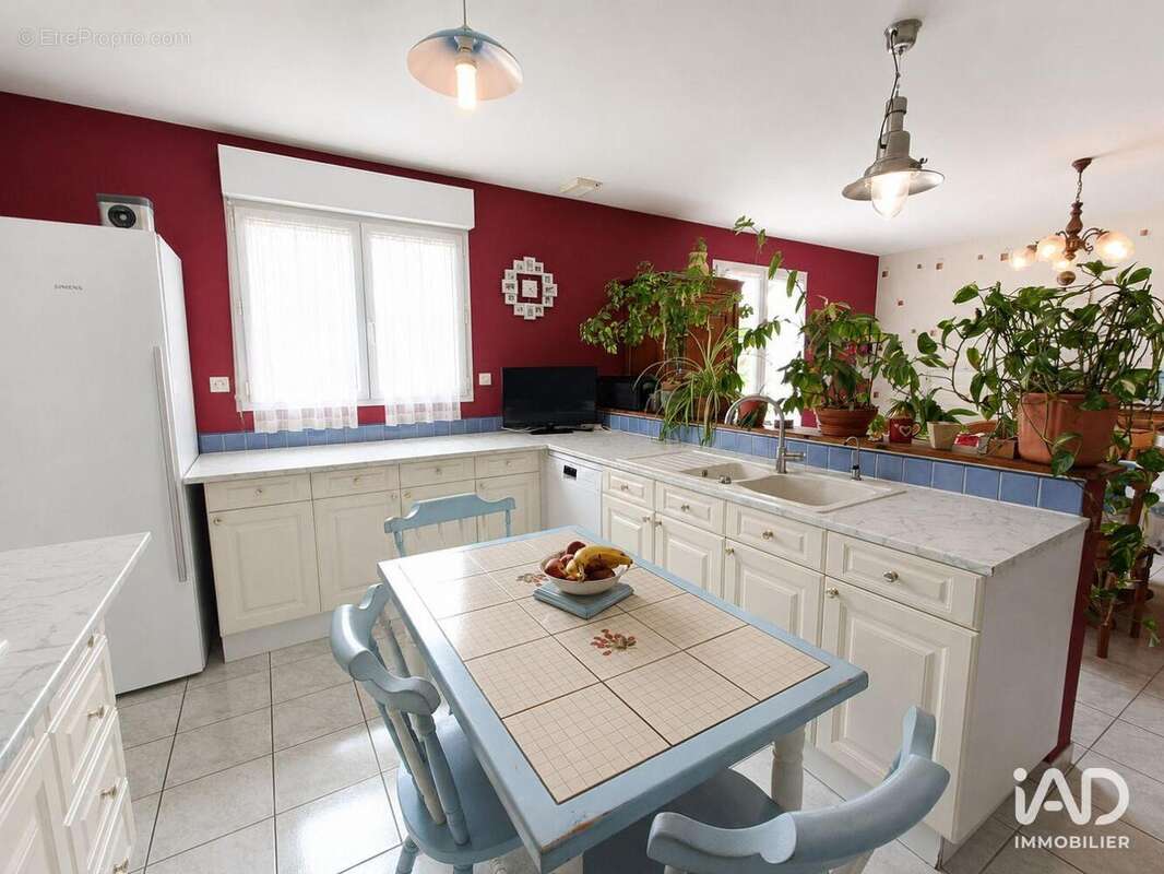 Maison 115 m² à Saint-Laurent-En-Gatines  - photo 6
