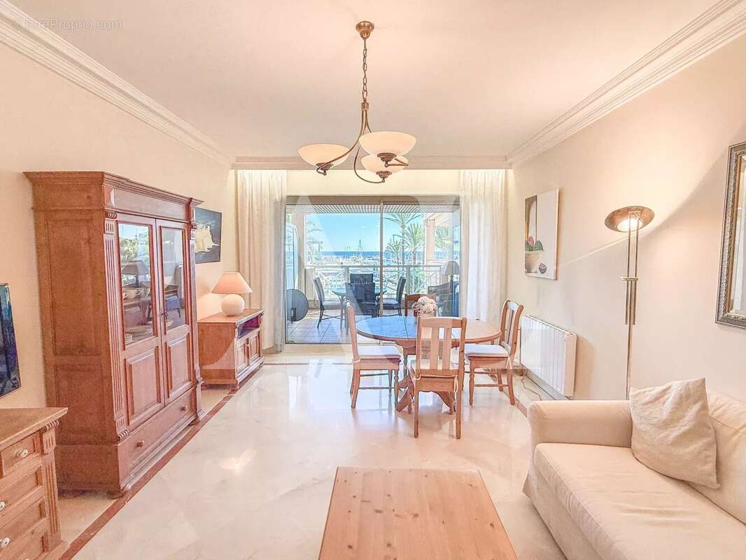 Appartement à VALLAURIS