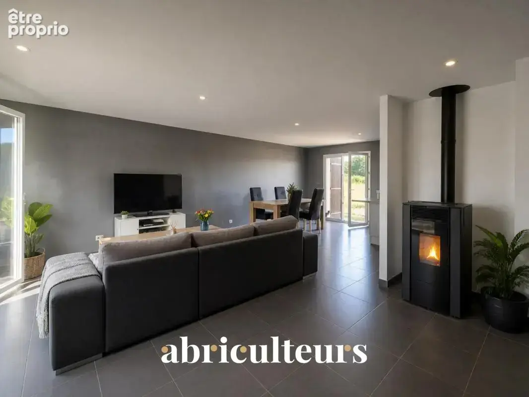 Maison de plain-pied 100 m² au cœur d'un quartier calme en vente à Mainxe-Gondeville (16200) - photo 2