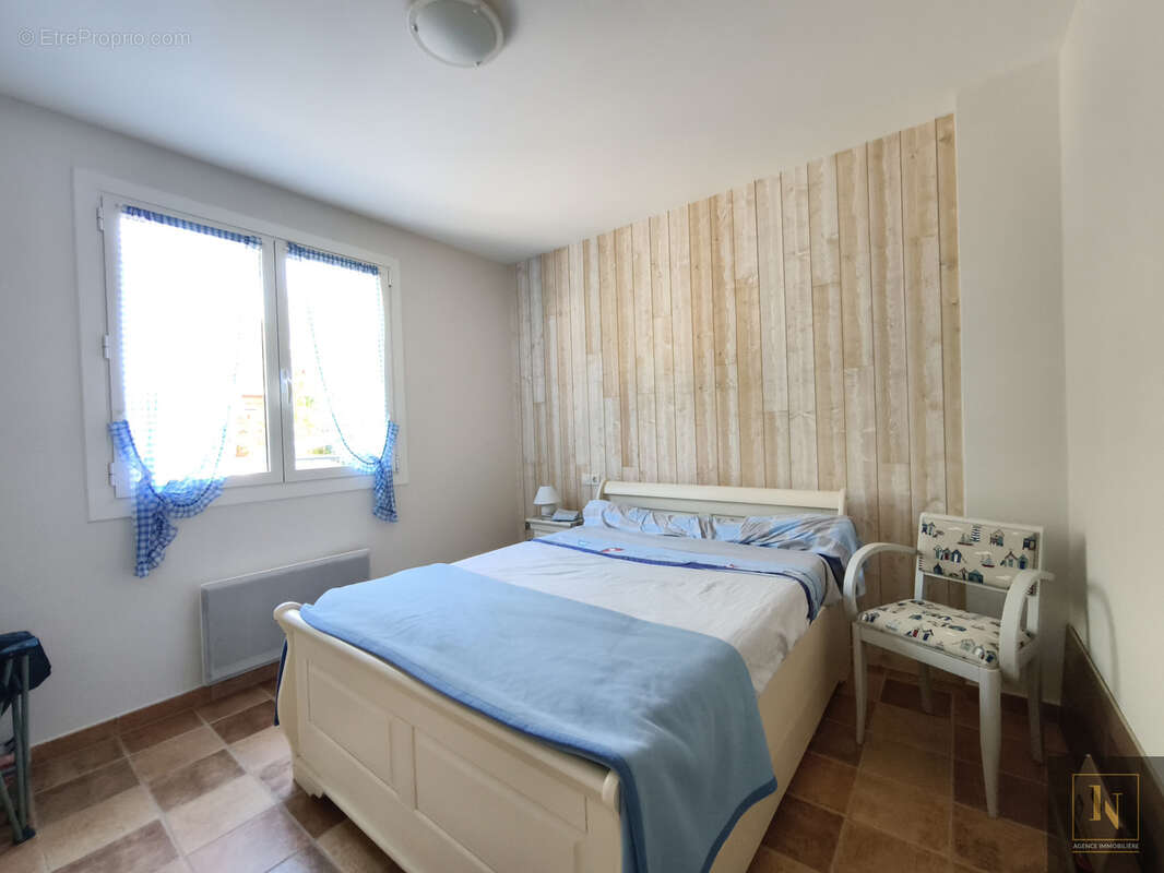 Maison construite en 1970 - 98 m2 - Parcelle 497 m2- Sarzeau - Au calme à 500m des plages - photo 6