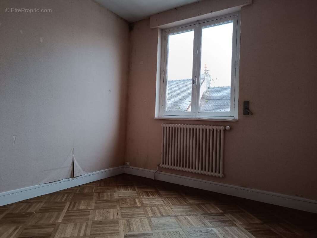 chambre - Appartement à CONNERRE
