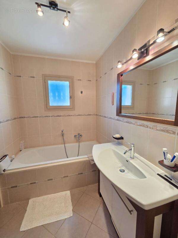 Maison à MONTELIMAR