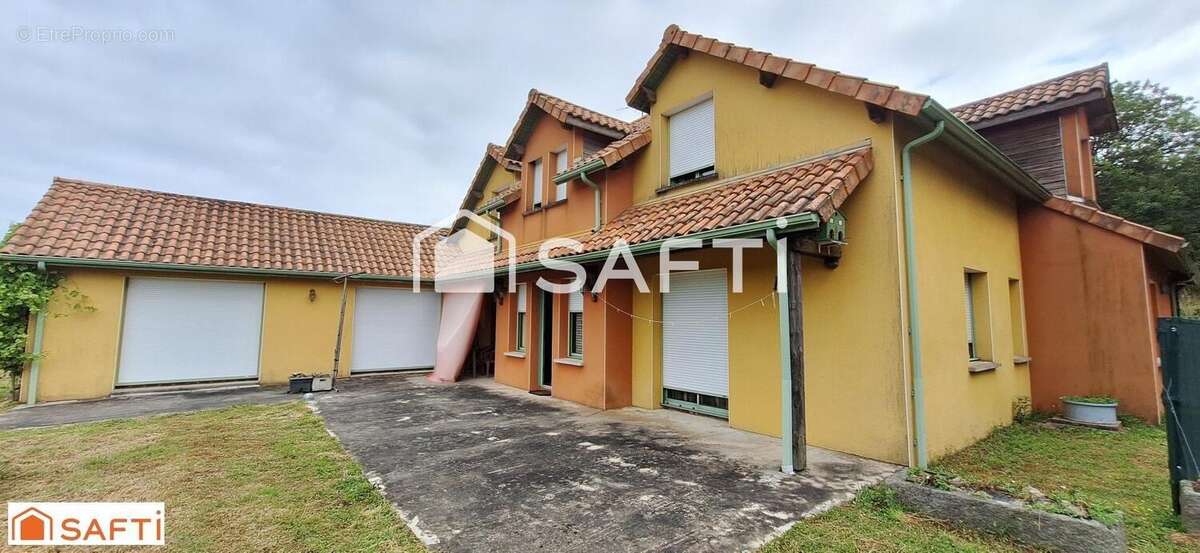 Maison 215 m² à Saint-Yrieix-Les-Bois  - photo 9
