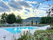 Appartement à LA ROQUETTE-SUR-SIAGNE