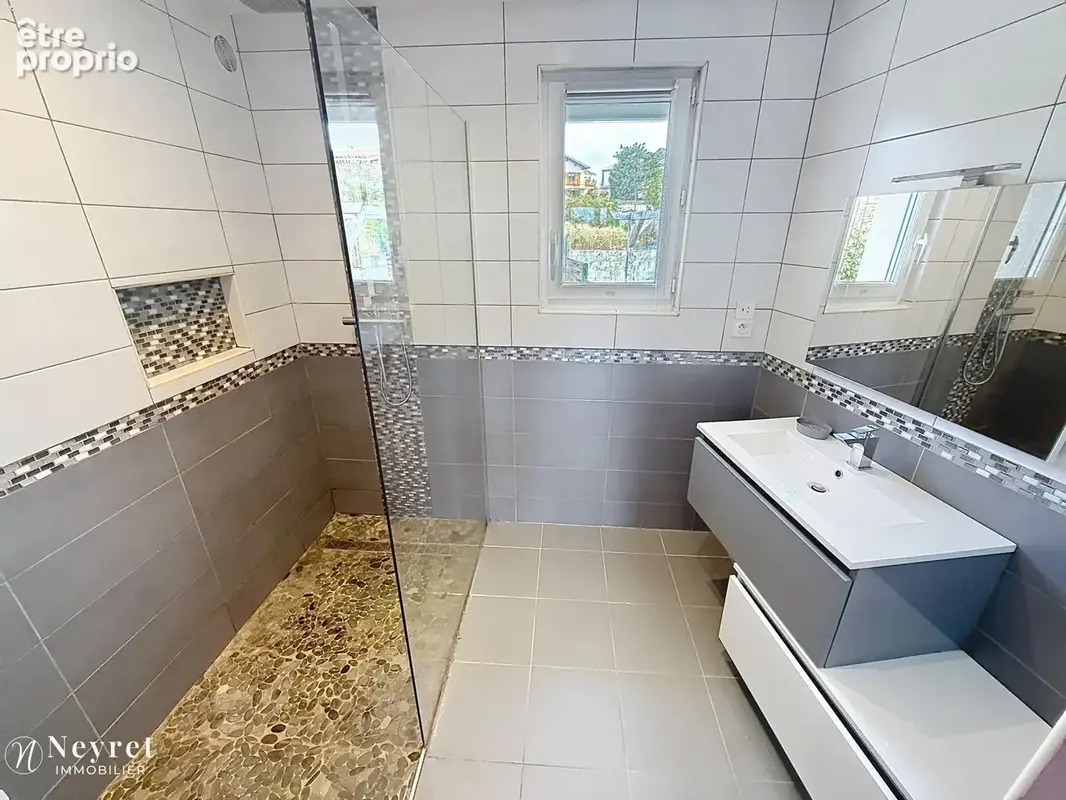 Maison familiale 110 m2 avec piscine, suite parentale et panneaux solaires   Saint-Joseph - photo 11