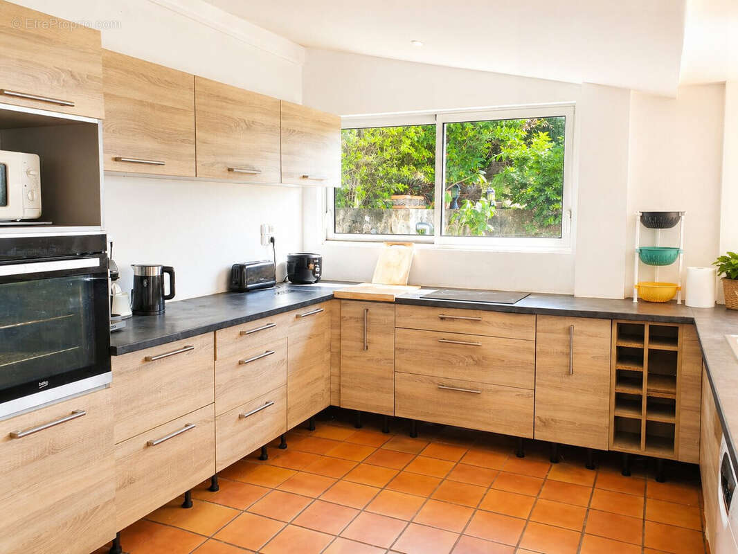 Maison 170 m² à Saint-Denis  - photo 9