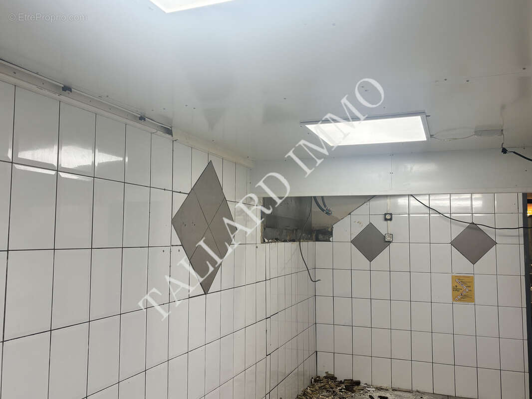 local commercial Gap - photo 3