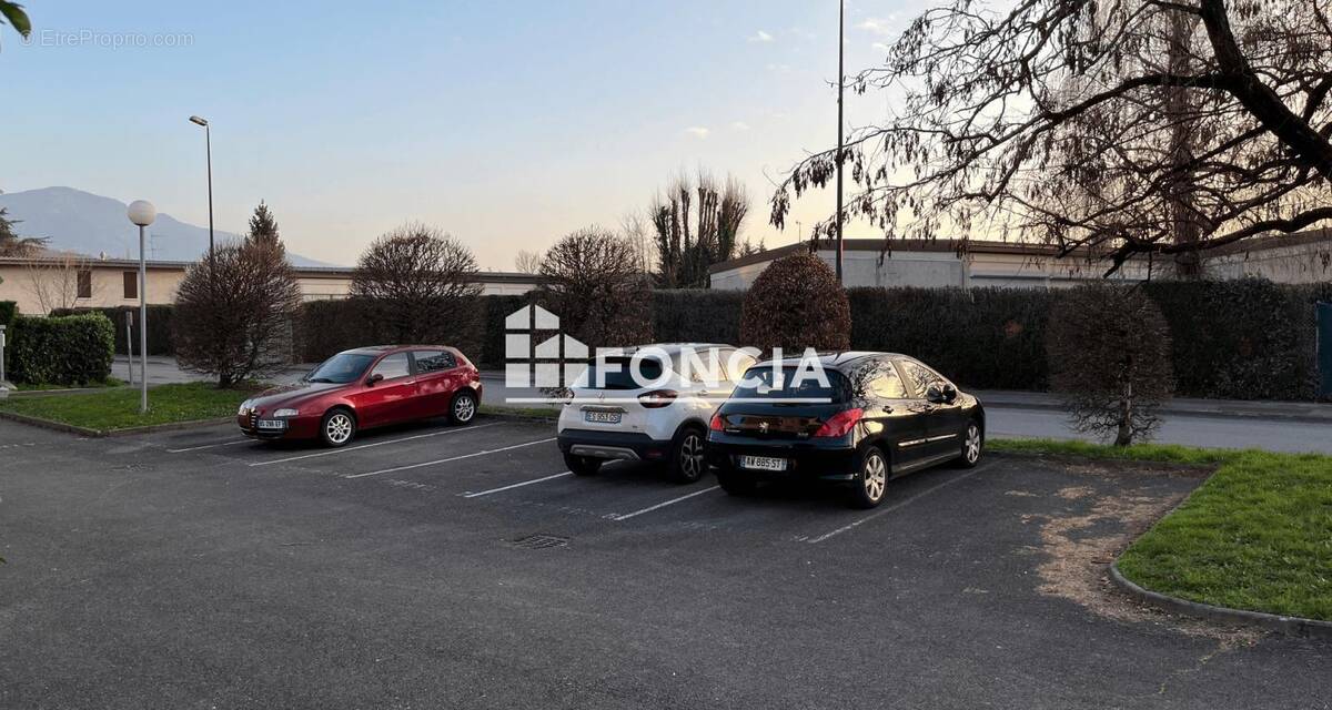 Parking à DOUVAINE