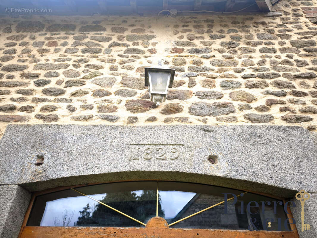 Maison à SAINT-SAUVEUR-DE-CARROUGES