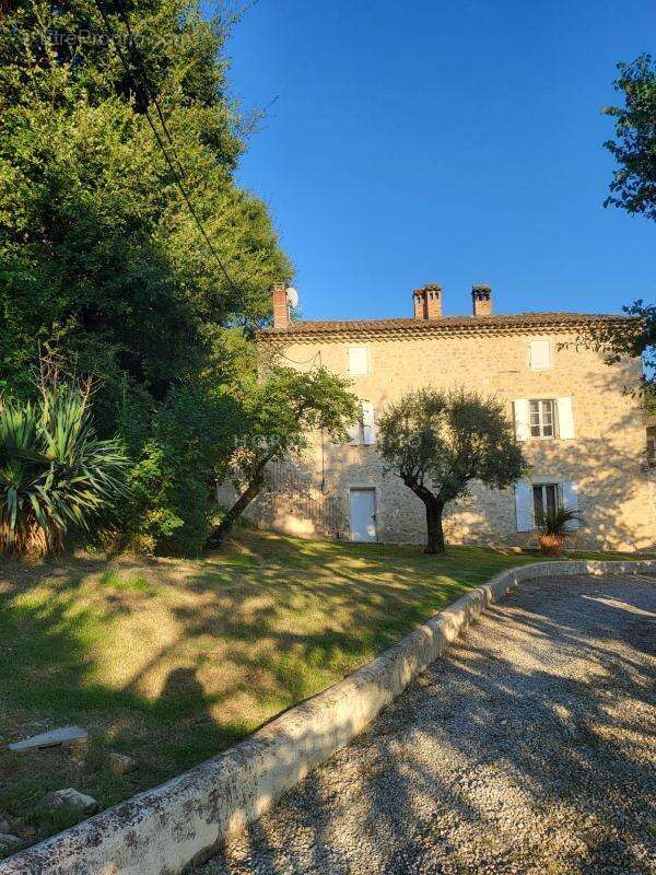Maison à MONTELIMAR