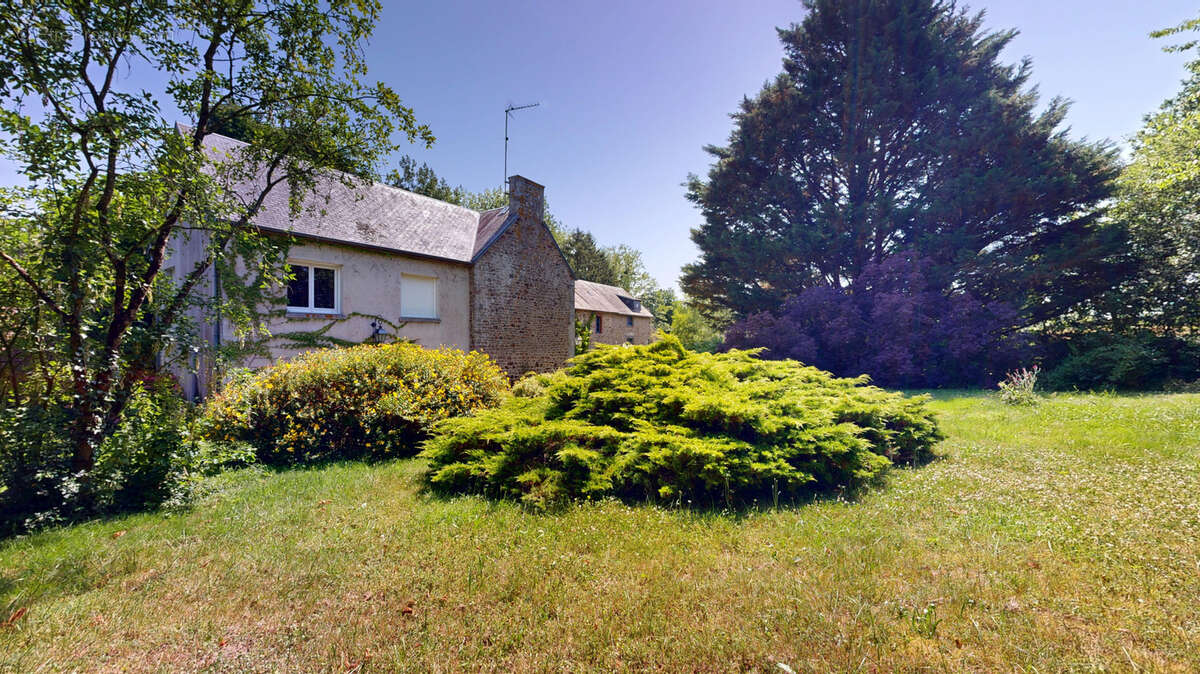 Propriété de caractère avec maison, moulin, dépendances et bief en eau - photo 20