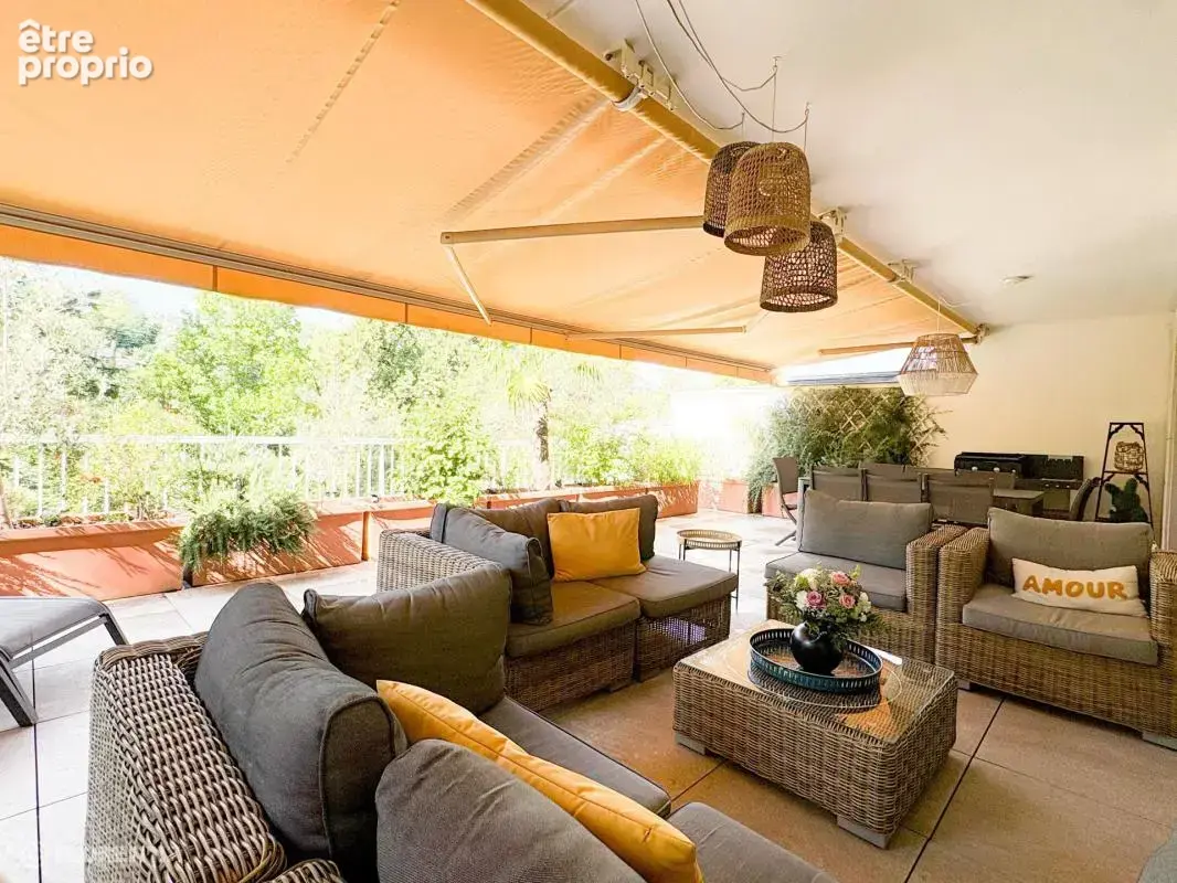 Appartement à CHARBONNIERES-LES-BAINS